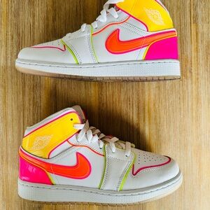 Nike Air Jordan 1 Mid SE 'Edge Glow'